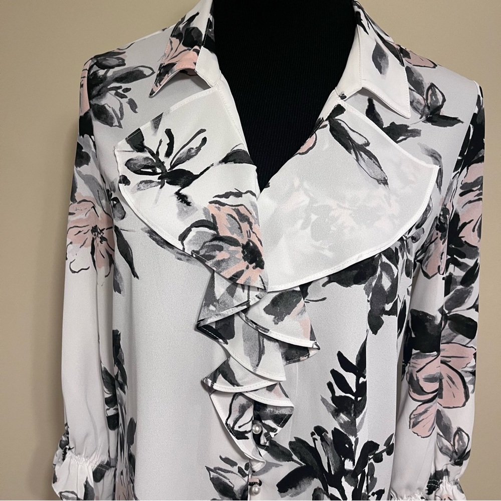 Karl Lagerfeld Paris blouse, ruffle V-Neck, six button down front. 3/4 sleeve.